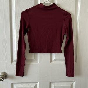 Lululemon women’s high neck cropped length long sleeve
